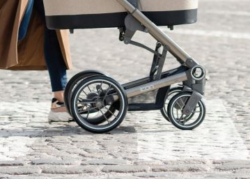 Καρότσι με μεγάλες ρόδες για καλύτερη οδήγηση σε κακοτράχηλους δρόμους